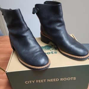 Roots size 8 black boots